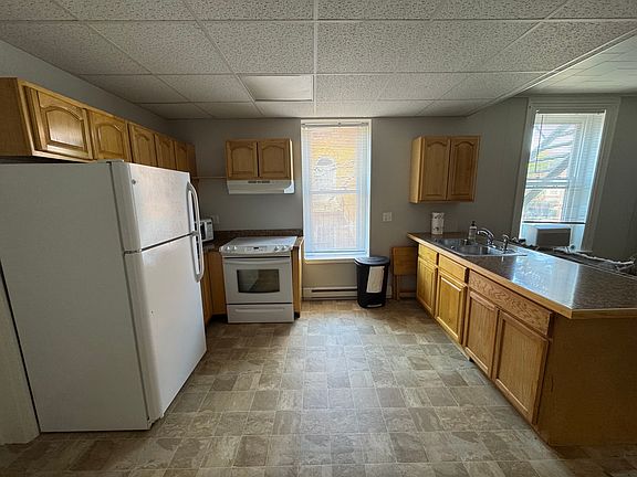 4th image of 104 E Main St #A