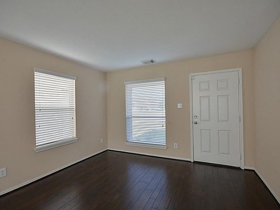 2nd image of 20823 Fox Cliff Ln