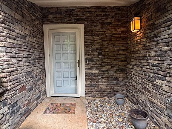 2nd image of 12 Basswood Cir