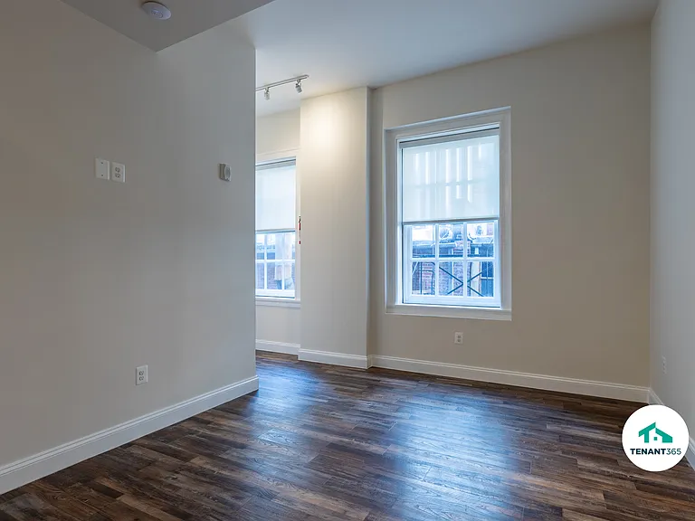 8 E Fayette St #404 — Photo 12