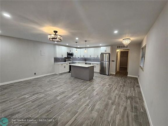 3rd image of 194 Seville Ln #I