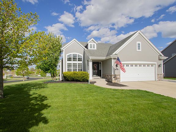 3rd image of 801 Belmont Dr