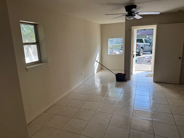 708 La Salle Way — Photo 2