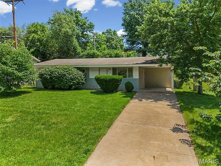 404 Spring Meadows Dr — Photo 1