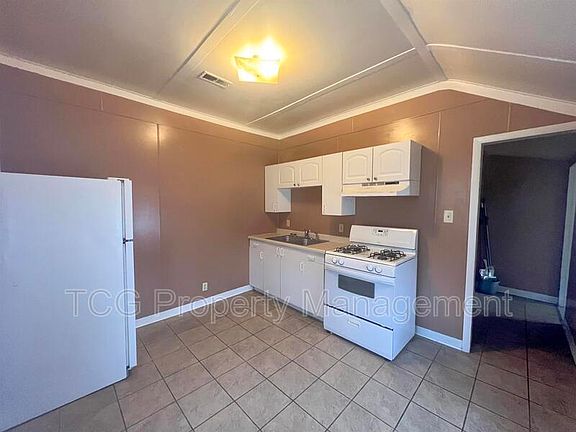 2nd image of 410 N Monroe St APT 3