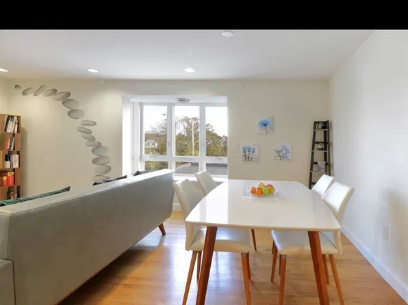 24 Arsenal St Unit 3D, Watertown, MA 02472