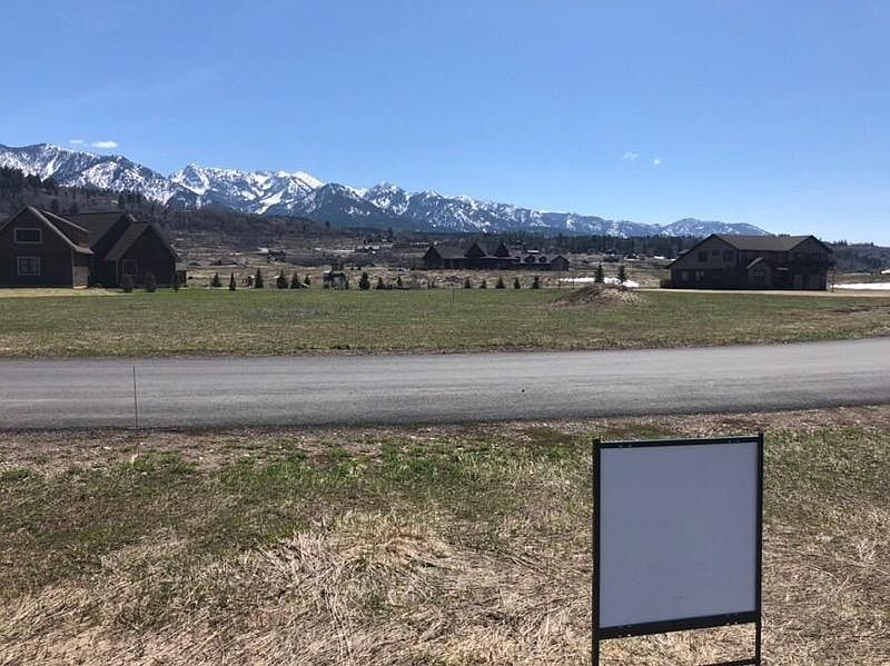 2nd image of Willow Lake Dr