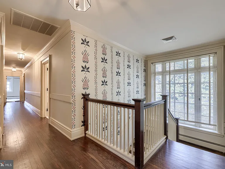 226 E Caracas Ave — Photo 36