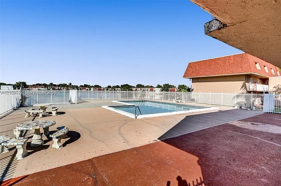 Laguna Club East Condo — Photo 3