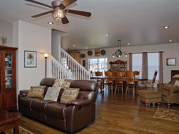 4th image of 329 Wildflower Ct