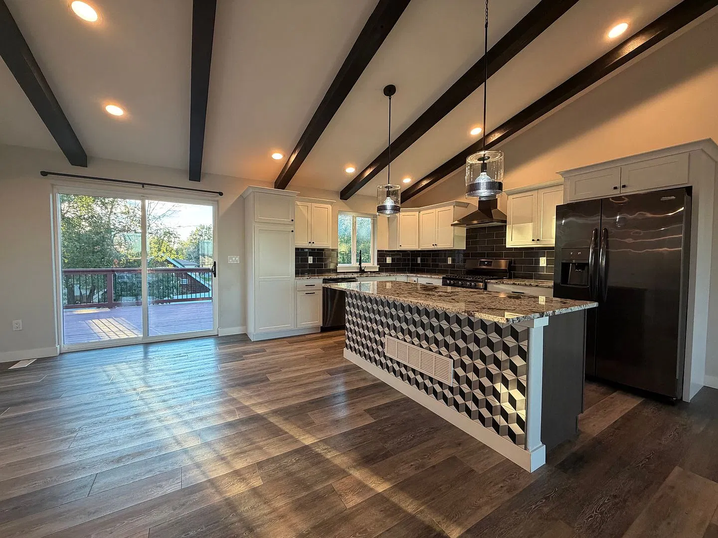 New Price: $2,800 | 4 Bedroom 3 Bath | Large Garage | 2,100 Sq Ft — Photo 4