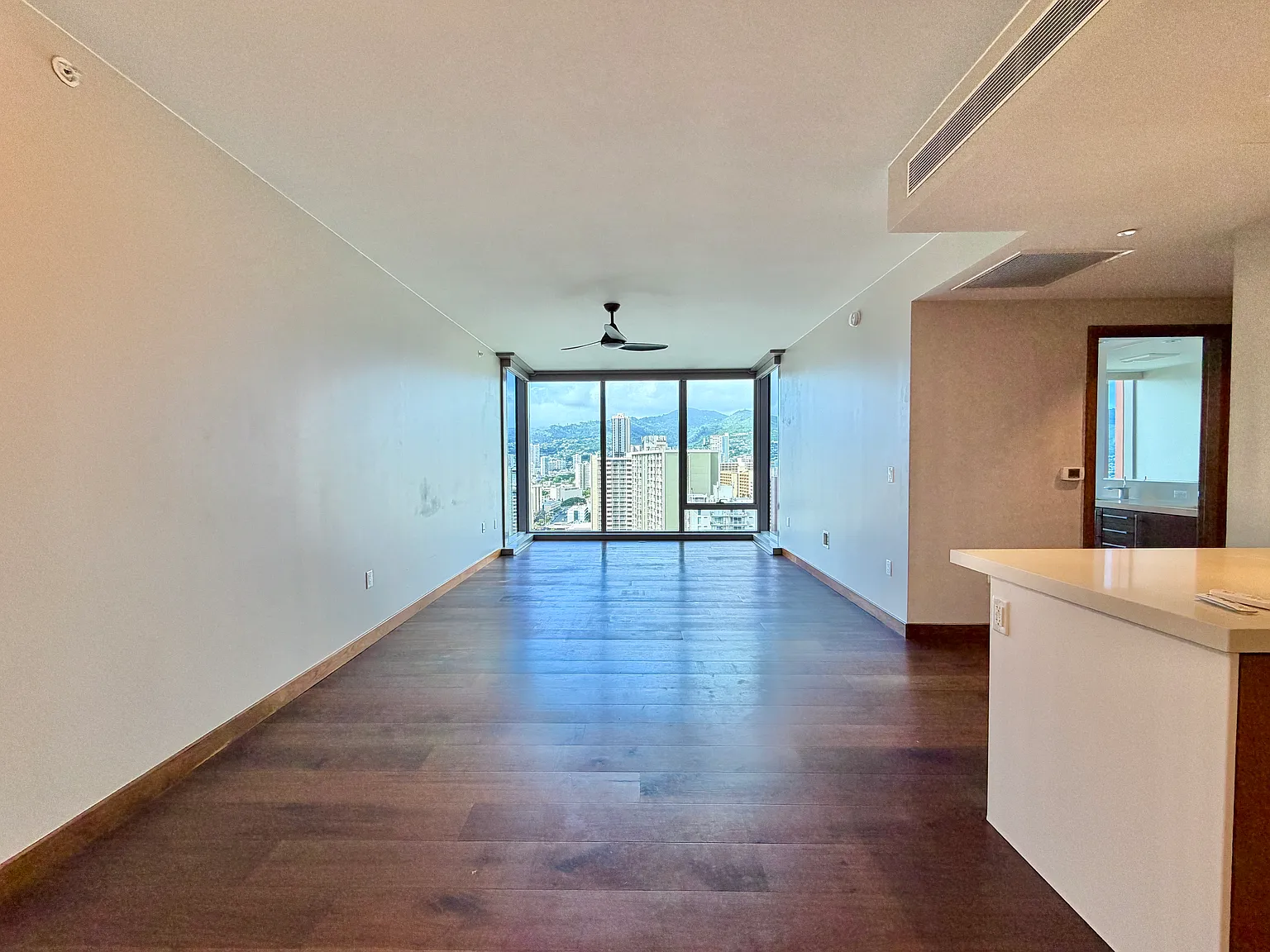 1 bed, 881 sqft, $4,200 — Photo 4