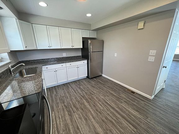 3rd image of 3651 Sandralin Dr