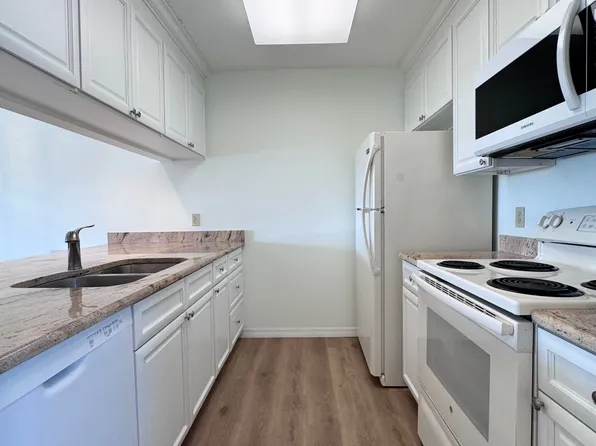 16 Plantation Dr APT 205, Vero Beach, FL 32966