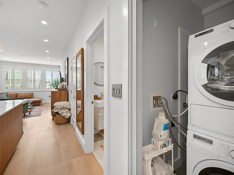 708 E 6th St #2 — Photo 12