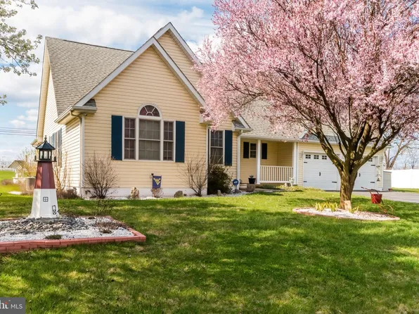 94 Hackney Ln, Charles Town, WV 25414