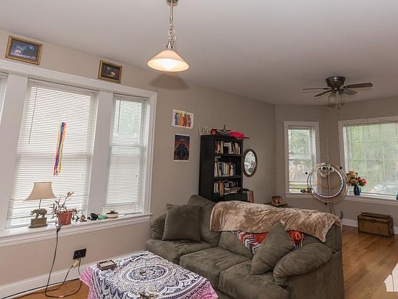 4th image of 1736 W Newport Ave #1JF