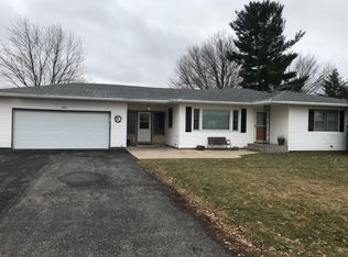 1883 E Currier Rd, Freeport, IL 61032