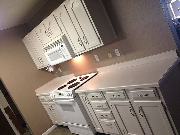 Kitchen appliances stay!