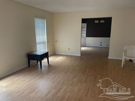 2nd image of 304 Teakwood Cir