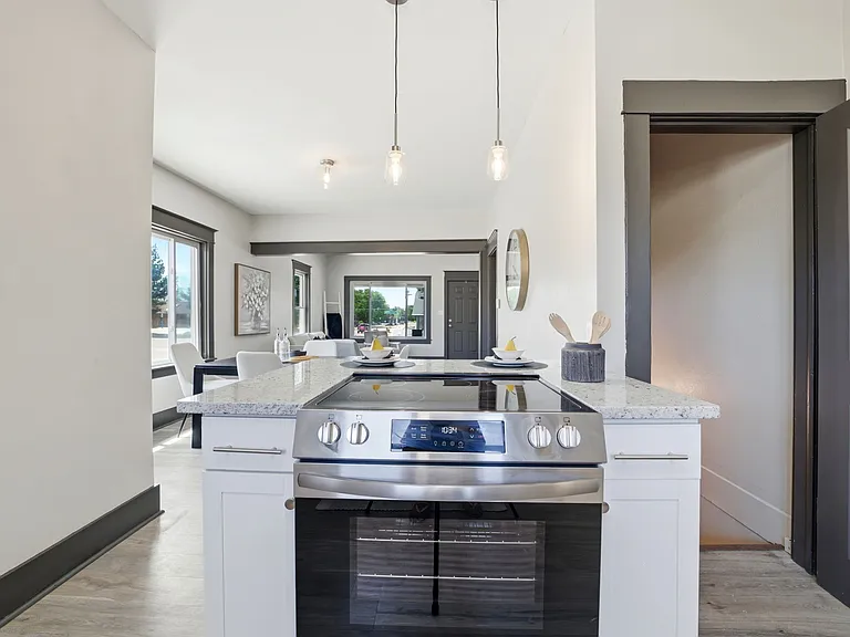 330 Jefferson St — Photo 30