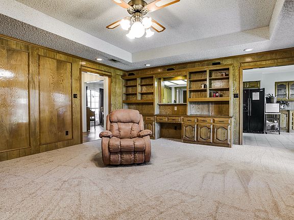 4th image of 919 Redman Ln
