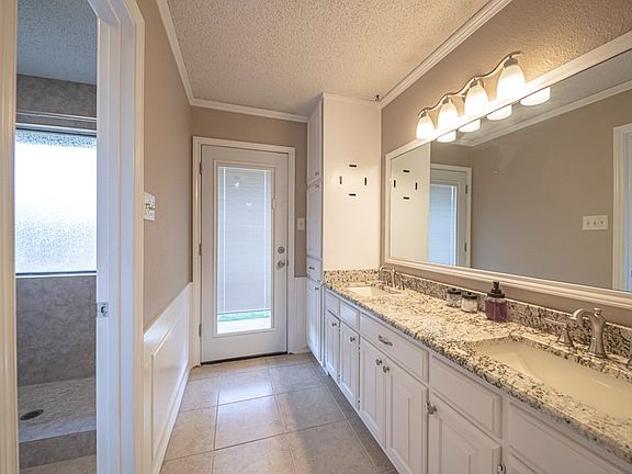 4th image of 4704 Preston Dr