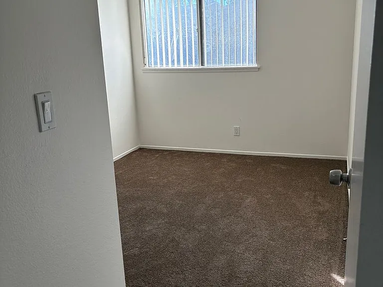 27077 HIDAWAY AVE. — Photo 6