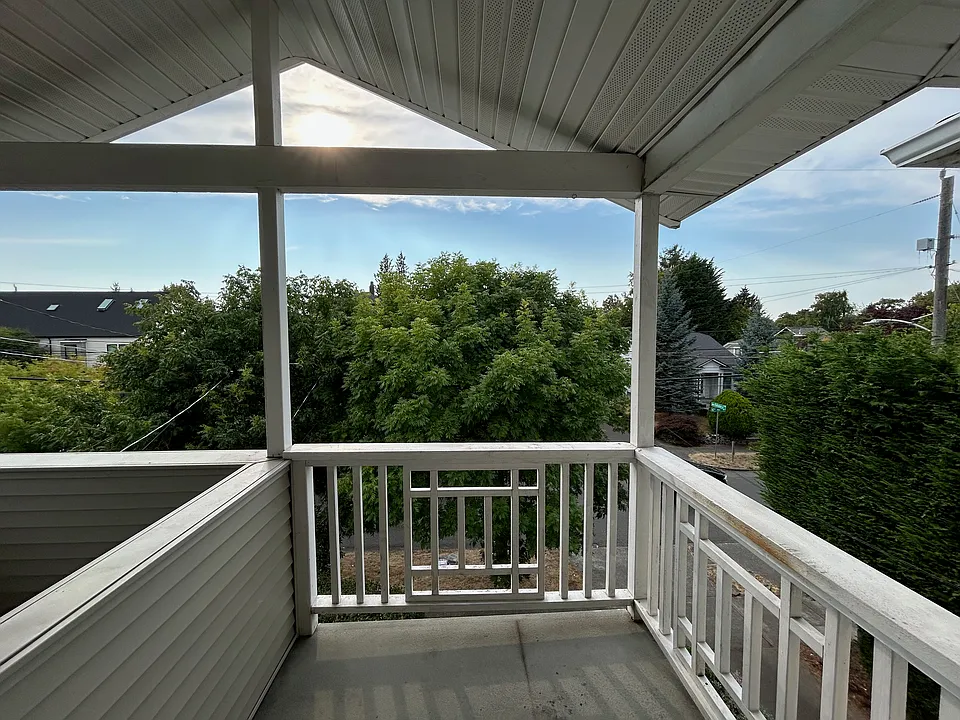 2516 6th Ave W