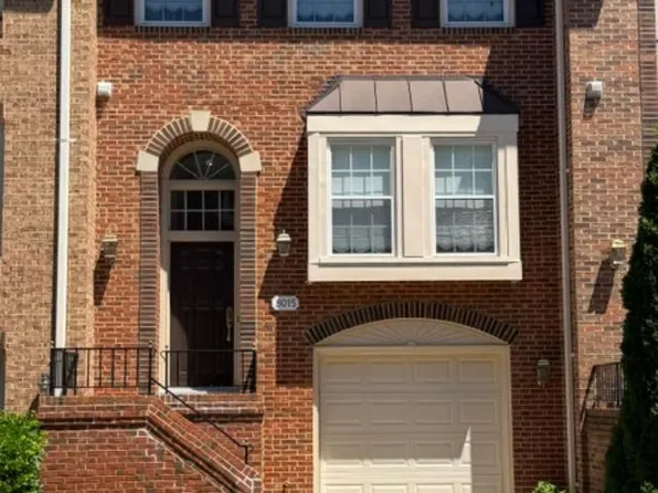 8015 Merry Oaks Ct, Vienna, VA 22182