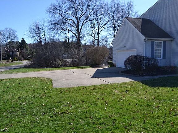 4th image of 6566 Hythe St NW