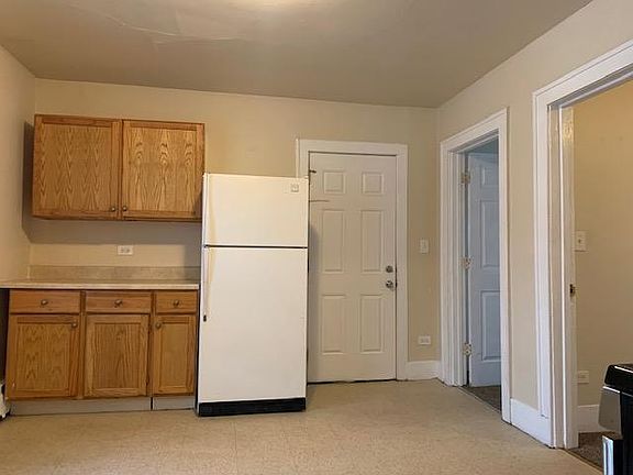 3rd image of 608 Sunderlin St #2