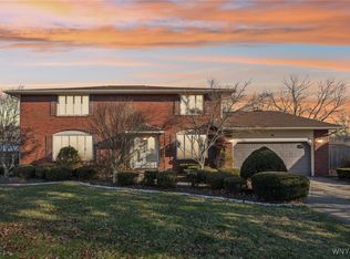 93 Morningside Dr, Grand Island, NY 14072