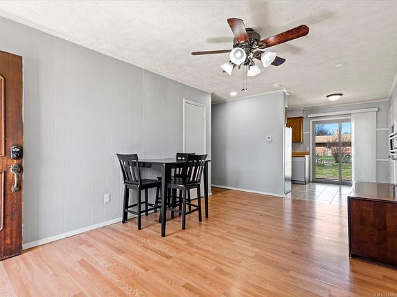 5th image of 319 SE 15th St
