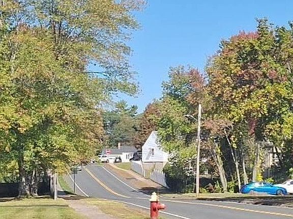 4th image of 33 Hilton Dr