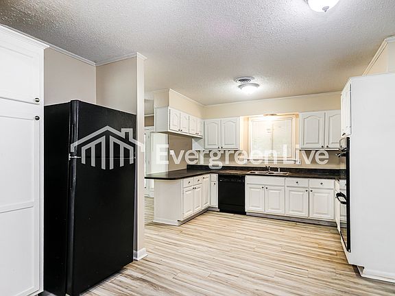 5th image of 1010 Normandy Dr