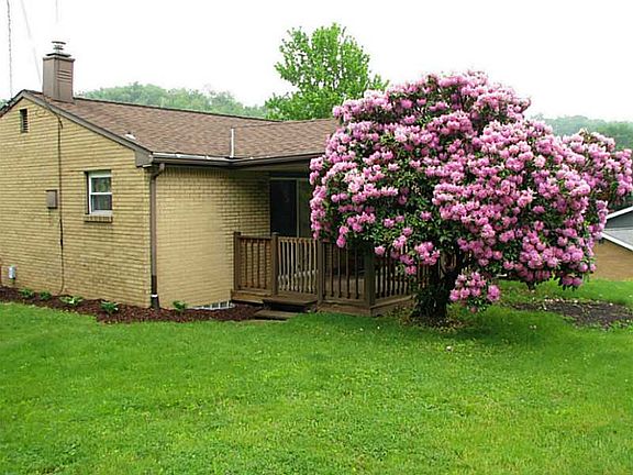 2nd image of 883 Niagara Dr