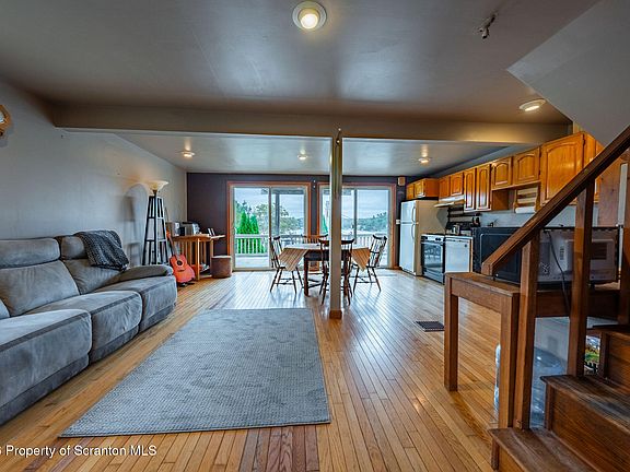 4th image of 120 Evergreen Ln