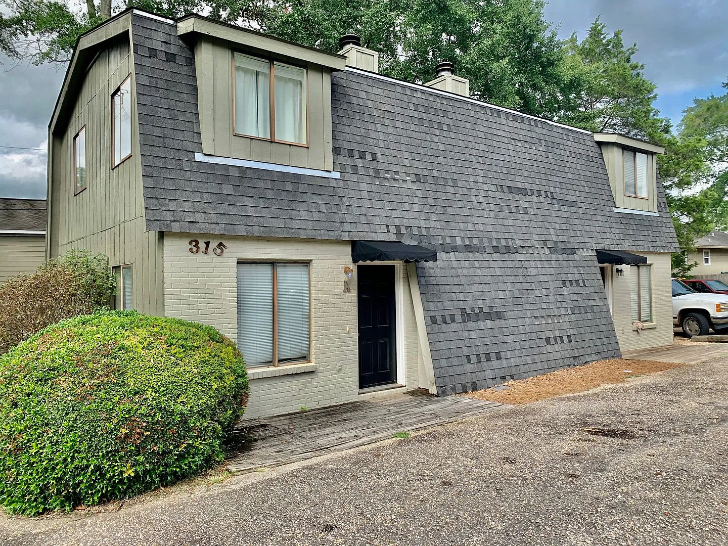 255 E Glenn Ave — Photo 1