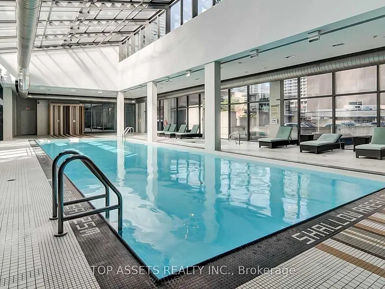37 Grosvenor St #2109 — Photo 32