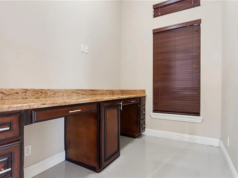 3002 Santa Monica St — Photo 34