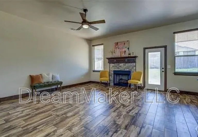 1712 Appaloosa Dr — Photo 2
