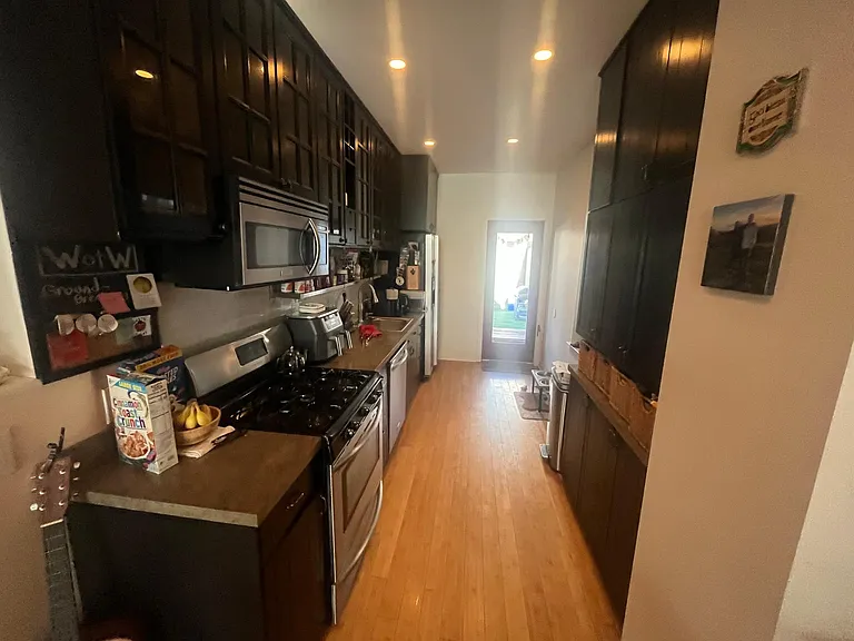 1323 E Palmer St — Photo 4