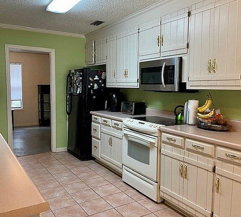 4th image of 2202 S Sherwood Dr
