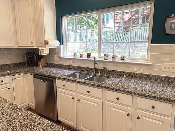 3rd image of 15263 Chincoteague Ct