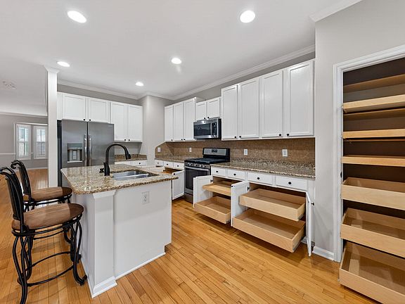 5th image of 7207 Doverton Ct