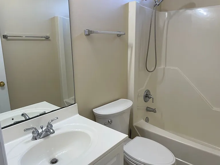 621 Riverwood Dr SE — Photo 18