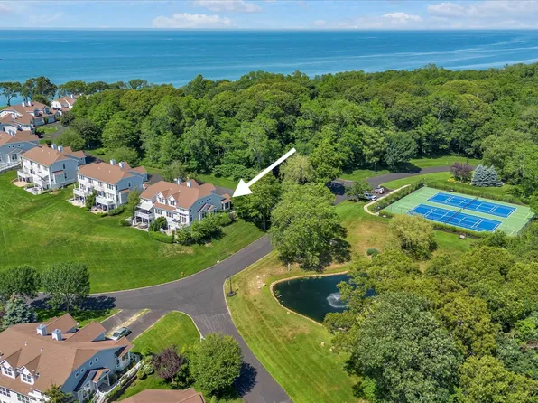 18 Tall Tree Cir, Riverhead, NY 11901