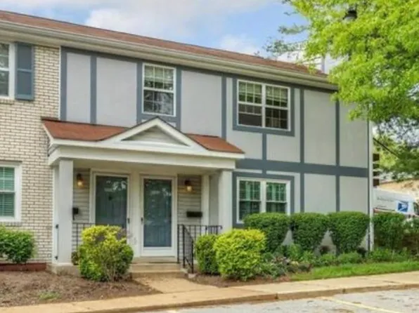 9003 N Swan Cir, Saint Louis, MO 63144