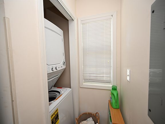 4th image of 4616 Greenbriar Dr. #H3